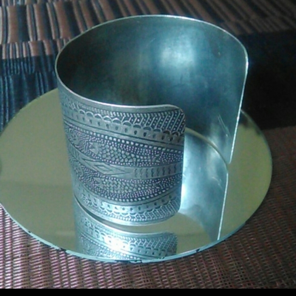 Cuff  bracelet - Picture 2 of 3